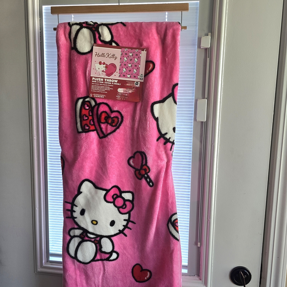 Hello Kitty Pink Valentine's Blanket